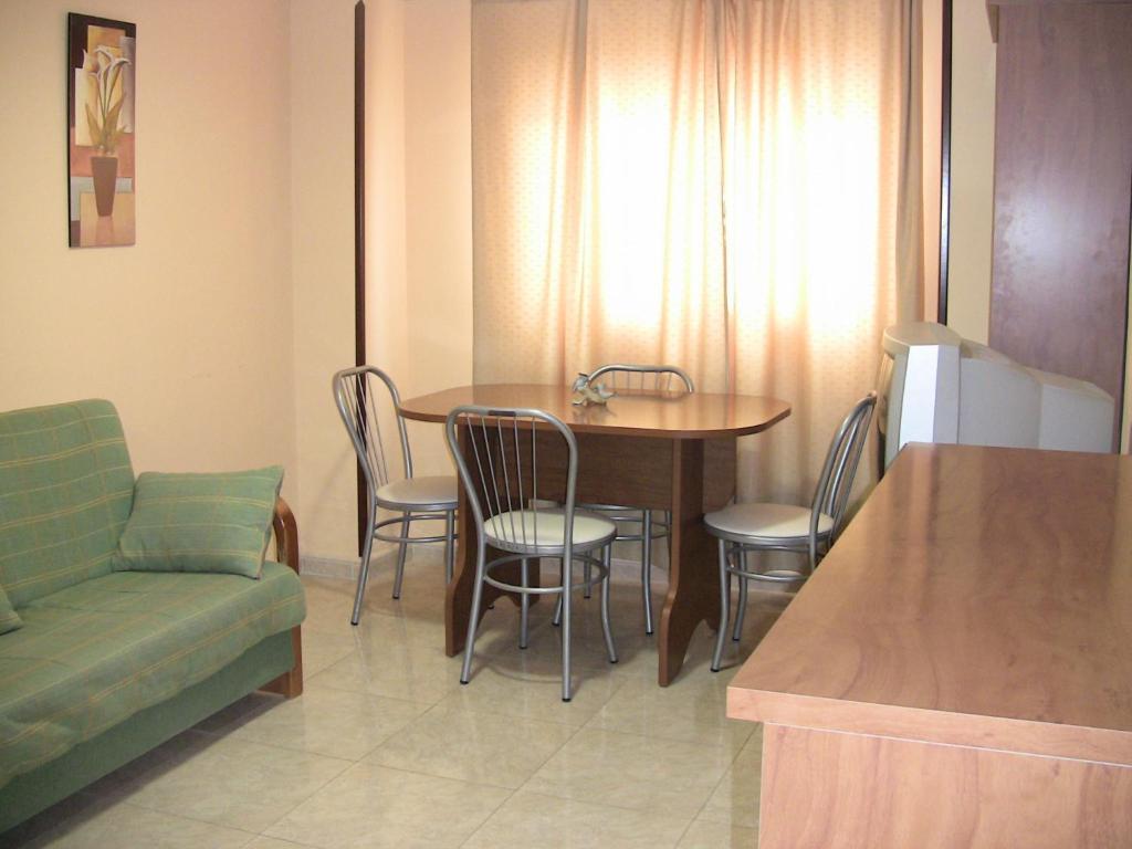 Apartahotel Los Hermanos Ocaña Kamer foto
