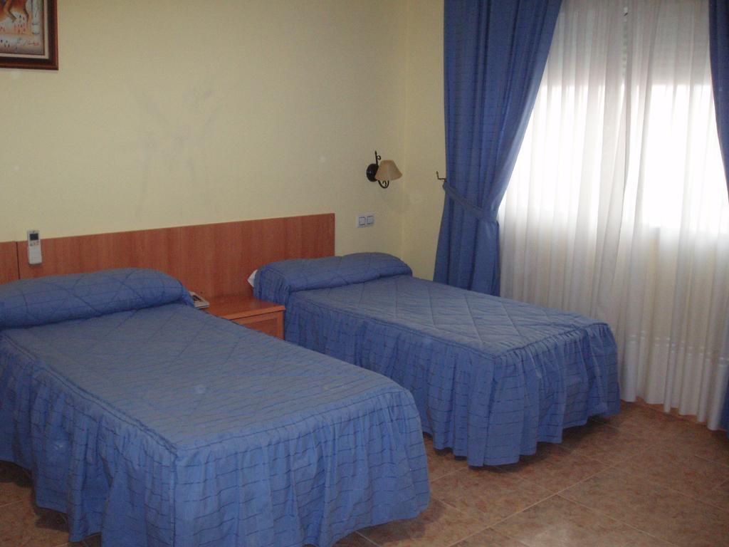 Apartahotel Los Hermanos Ocaña Buitenkant foto