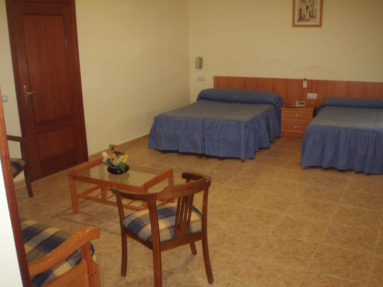 Apartahotel Los Hermanos Ocaña Buitenkant foto